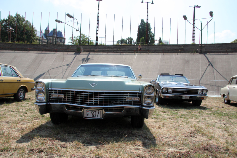 Illustration for article titled Classic Car Ownership Is Made Greater By The People Around You